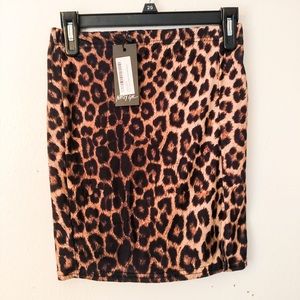 NASTY GAL leopard print skirt w slit on the side